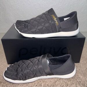 Peluva Men's Barefoot Sneakers - Black/White